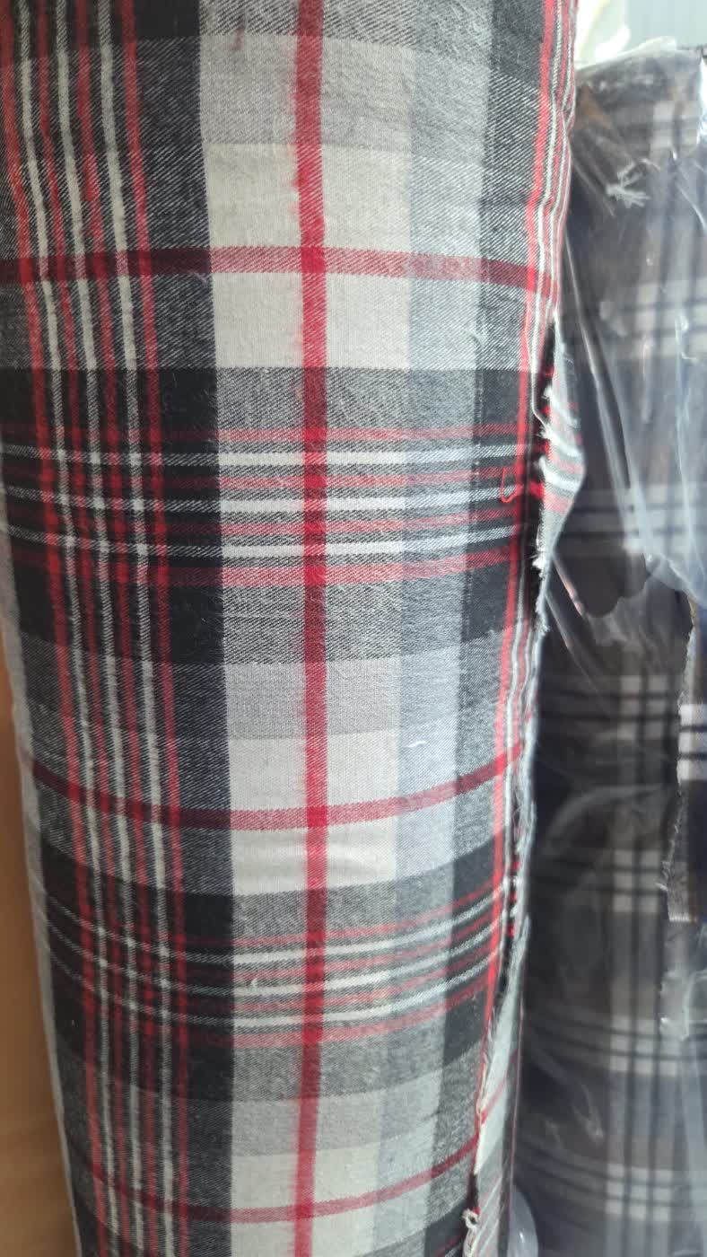 Flanela w kratę, czerwono-szara